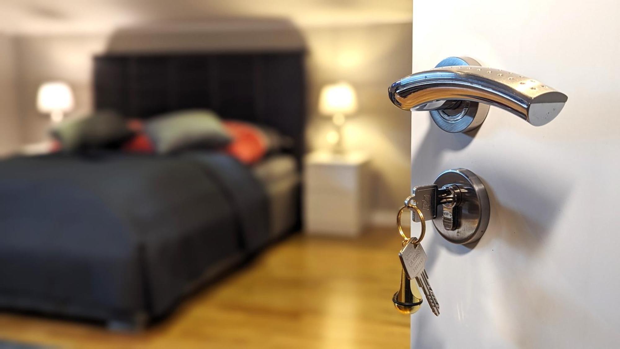 Habitación en casa particular 3 - Zimmervermietung Naehe Flughafen Ber - Gratis Wlan, Parken & Netflix *